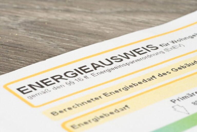 energieausweis-bedeutung-nutzen-immobilieneigentuemer-investoren-energetische-sanierung-energieeffizienz